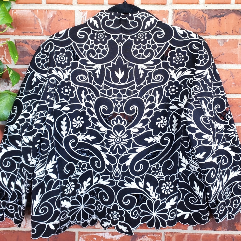 Chico's Black Linen Blend & White Floral Embroidered Open Front Jacket S 1(M8) - Picture 4 of 4